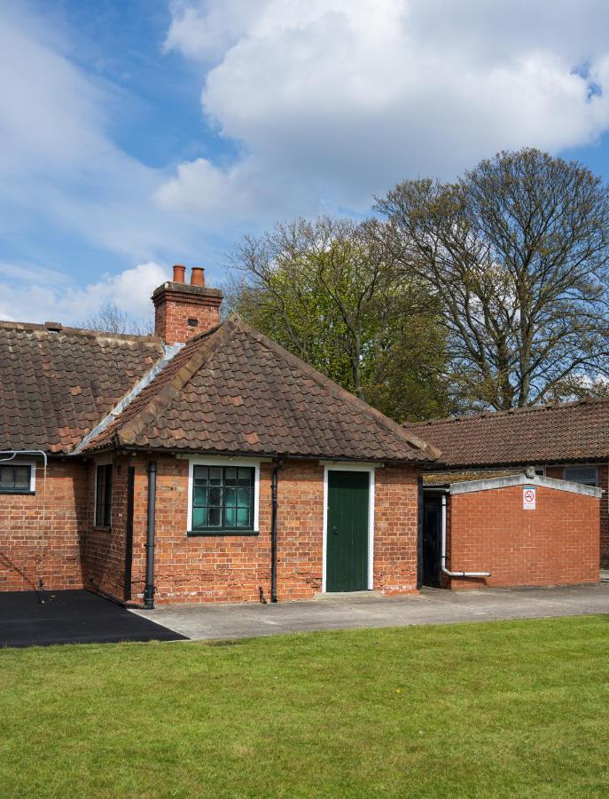The Stable Suite At York Racecourse Extérieur photo